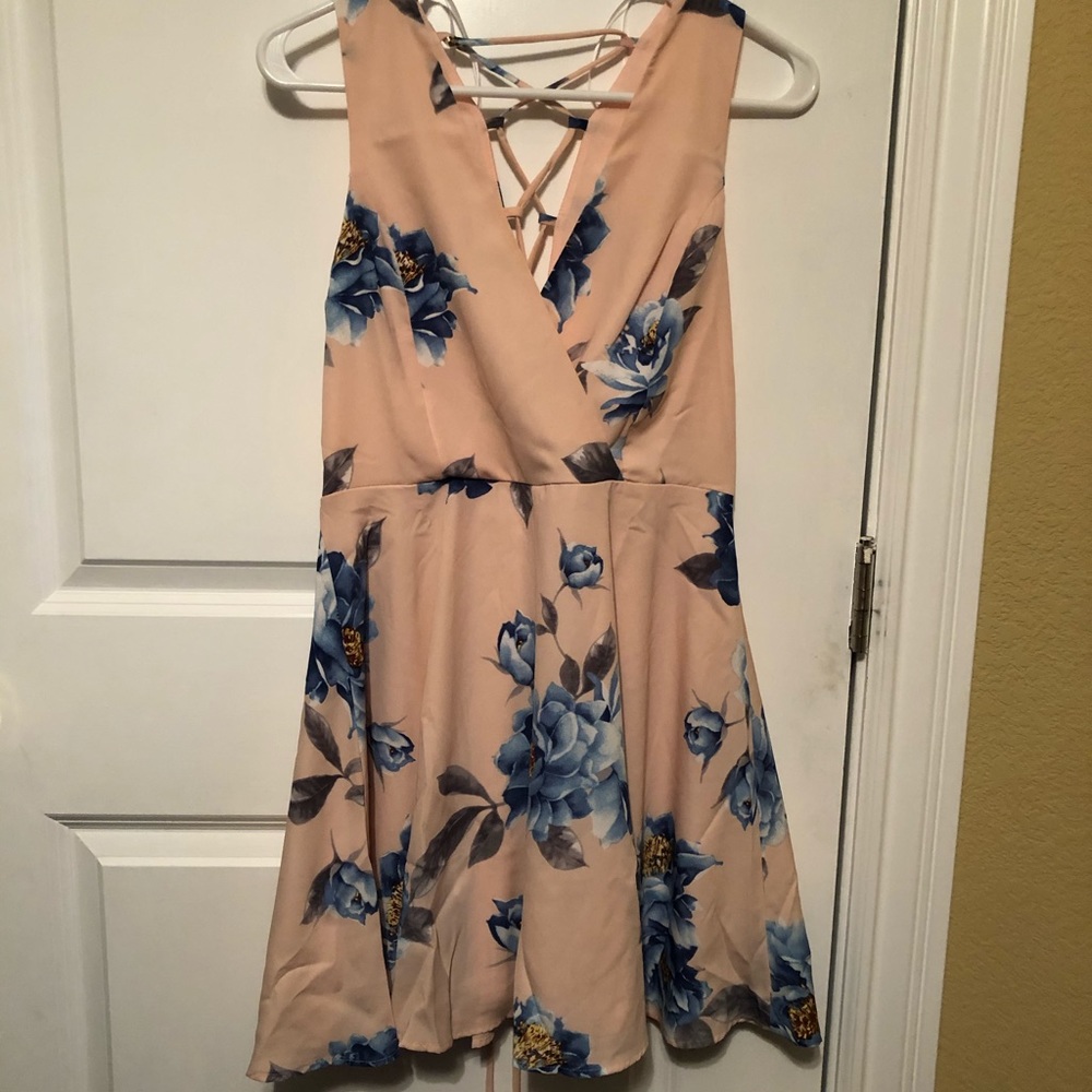 BRAND NEW Lulus Floral Dress